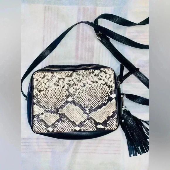 🌸 Call it  Spring 🌸 crossbody bag 🌸 - Picture 4 of 7